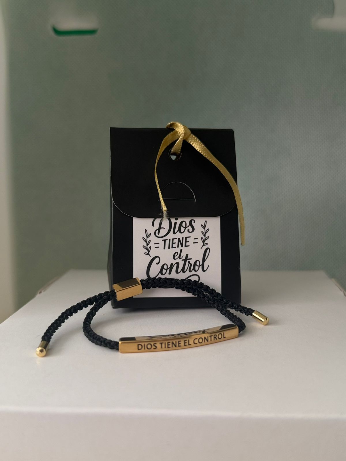 Cuando sientas que todo se sale de control... Recuerda: DIOS TIENE EL CONTROL  🙏✨