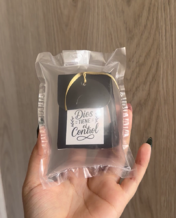 Cuando sientas que todo se sale de control... Recuerda: DIOS TIENE EL CONTROL  🙏✨